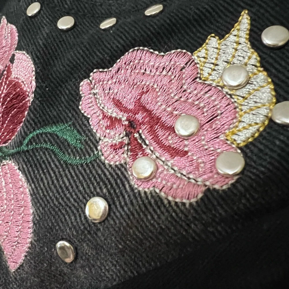 One Teaspoon Bandits Low Rise Relaxed Black Denim Floral Embroidered Shorts 26 - Picture 11 of 11